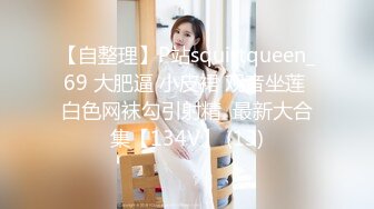 潜入公园女厕偷拍一个高跟制服少妇 不小心被发现了赶紧跑