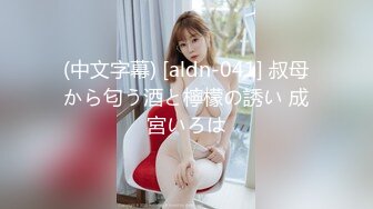  守护宝宝穿着啦啦队服装为我们展现个性迷人风光