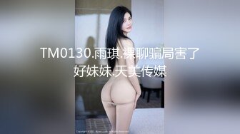 推特60W粉丝网黄潮妹「kitty」露脸性爱私拍 在朋友的KTV包厢厕所操起来不敢太大声，外面的人一直敲门