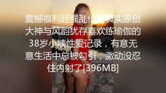 网红脸丰乳翘臀肥逼妹子性感吊带丝袜道具自慰，揉捏奶子手指夹起逼逼，掰穴特写假屌深插，声音嗲嗲呻吟娇喘诱人